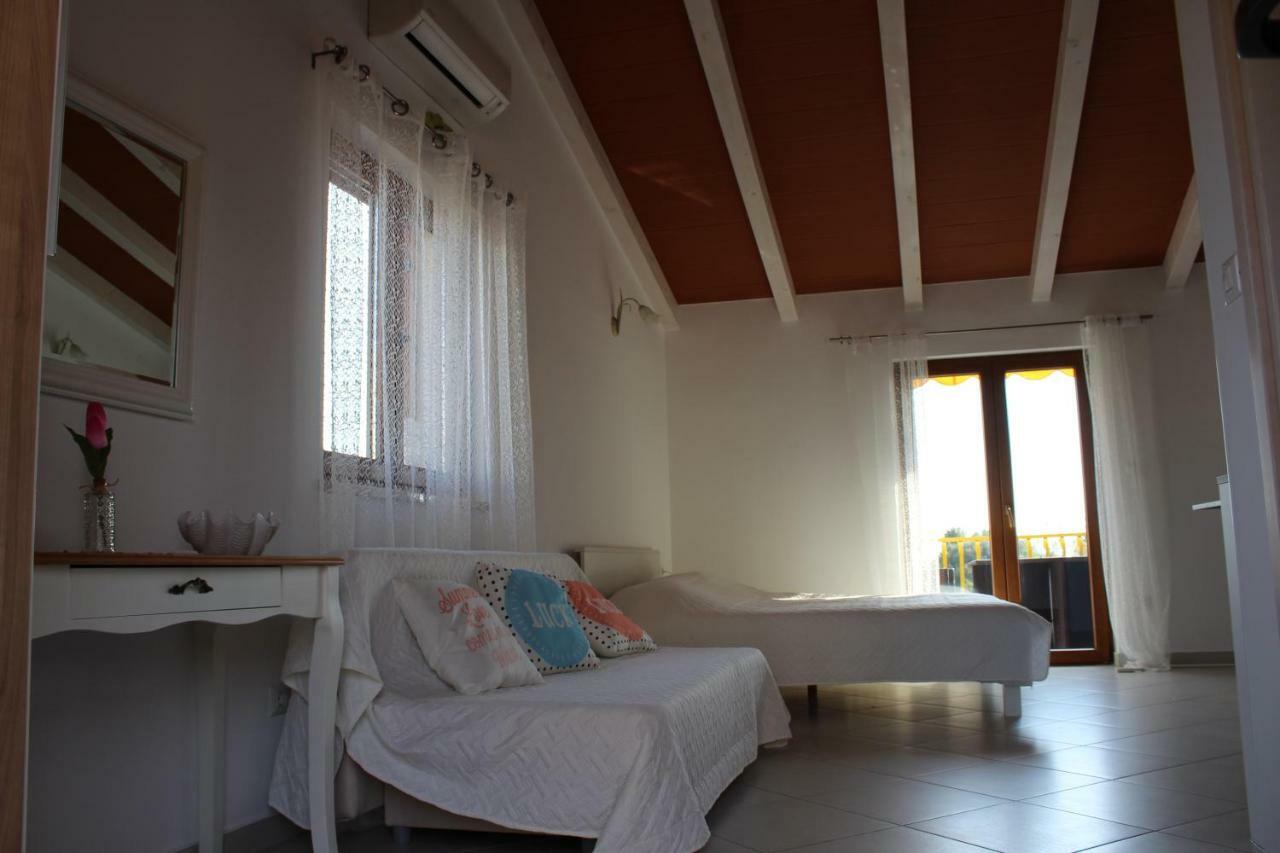 רוביני Apartman Sasa מראה חיצוני תמונה